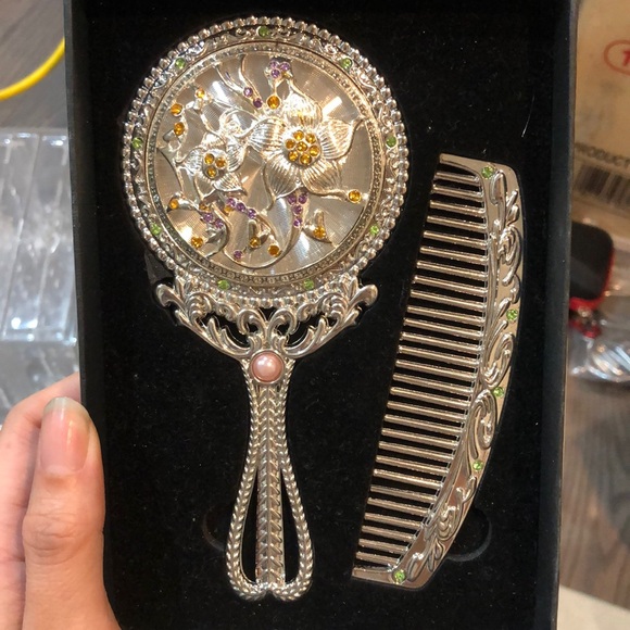 Gift set. Mirror and comb - Picture 1 of 3